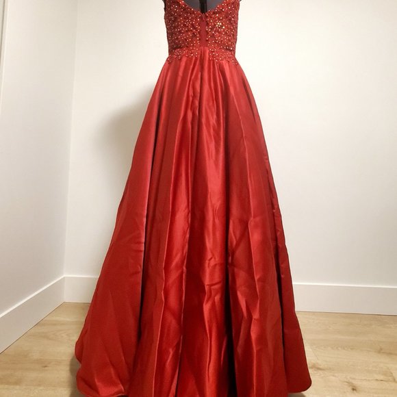 Dark Red Gown - Picture 6 of 9